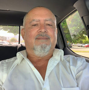 Meet your Posher, Efrain